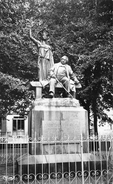 ¤¤  -  101   -  TREGUIER   -  La Statue D'Ernest Renan    -  ¤¤ - Tréguier