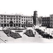 JNTP7809-LFTD7372.Tarjeta Postal De JAEN.Edificios,jardines,coches T PLAZA DEL GENERAL SARO En UBEDA - Jaén