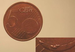 N. 34 ERRORE EURO !!! 5 CT. 2002 ITALIA ESUBERO NEL GLOBO !!! - Variétés Et Curiosités