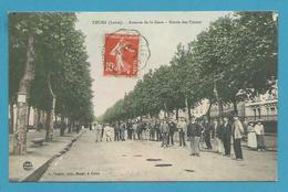 CPA Avenue De La Gare Ouvriers Sortie Des Usines FEURS 42 - Feurs