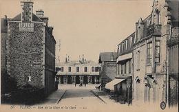 CARTE POSTALE ORIGINALE ANCIENNE : FLERS  RUE DE LA GARE ET LA GARE  HOTEL DU GROS CHENE  ANIMEE  SOMME (80) - Estaciones Sin Trenes