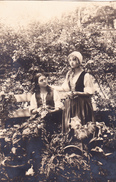 CROATIAN GIRLS IN GARDEN  - ORIGINAL PHOTO CA.1935 - Photographie
