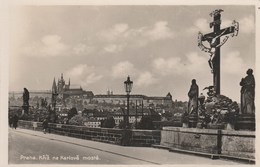 TCHECOSLOVAQUIE  CPA- LA CROIX SUR LE PONT DE PRAGUE - Slowakei