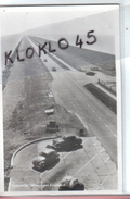 Hollande - Wieringen, Monument Afsluitdijk, Automobiles Am Aussichtsturm - Vue Prise En Hauteur - CPSM - Den Oever (& Afsluitdijk)