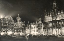 - BRUXELLES. - Maison Du Roi Et Quelques Maisons Des Corporations - Carte Photo - - Brüssel Bei Nacht