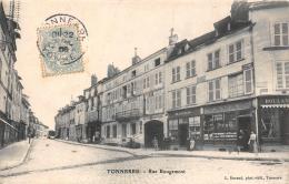 Tonnerre      89        Rue Rougemont. Commerces Et Hôtel Du Lion D'Or   (voir Scan) - Tonnerre