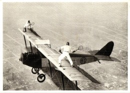 ** T2 1925 Ivan Unger And Gladys Roy Playing Tennis On Wings Of Airplane In Flight. Modern Postcard - Non Classés