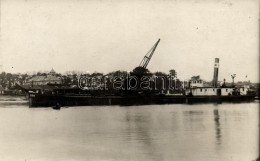 * T2 Úszódaru A Dunán (Budapest) / Hungarian Dredge On The River Danube, Photo - Unclassified