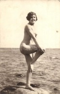 ** T2 Erotic Nude Lady On The Beach, Original Vintage Photo - Non Classificati