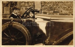 ** T2/T3 Boy, Photo With Old Automobile (fl) - Non Classificati