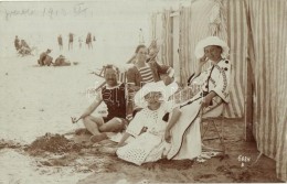 T2 1913 Grado, Beach, Family In Swimming Dresses, Atelier Franz Lewinsky Photo - Unclassified