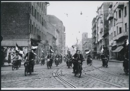 Cca 1948 Budapest, Motorverseny és Motoros Felvonulás, 5 Db Vintage Negatívról... - Other & Unclassified