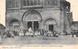 Vezelay       89     Eglise De La Madeleine.  Sortie De La Procession      (voir Scan) - Vezelay