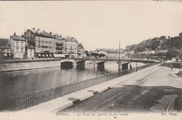 EPINAL   88   VOSGES   - CPA   PONT DE PIERRE ET LES QUAI - Epinal