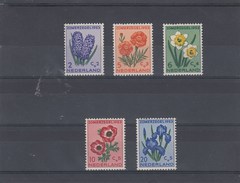 Pays-Bas - Fleurs Diverses - Neufs** - Année 1953 - Y.T. 590/594 - Neufs