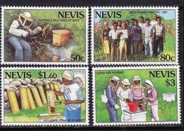 NEVIS Abeilles, Bees, Abejas, Papillons  Yvert N°763/66 **. MNH. Perforate - Honeybees