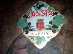 Vieux Papier Collection Etiquette   Cassis Surfin - Alcoholes Y Licores