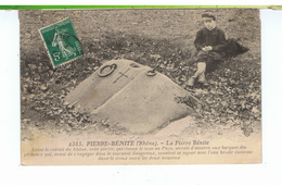CPA-69-1911-PIERRE-BENITE-LA PIERRE-BENITE-ANIMEE-UN ENFANT ASSIS A COTE DE LA PIERRE- - Pierre Benite