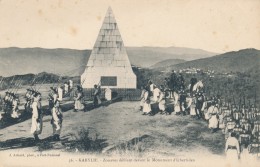 CPA ALGERIE Kabylie Zouaves Défilant Devant Le Monument D'Icherriden - Sonstige & Ohne Zuordnung