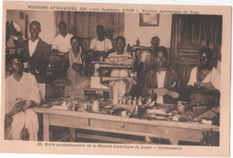 TOGO  - ( Afrique ) - Cordonnerie école Professionelle De Lomé  -( Missions Afriquaines , Cours Gambetta LYON ) - Togo