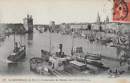 CARTE POSTALE ORIGINALE ANCIENNE : LA ROCHELLE  LE PORT EMBARCADERE BATEAUX ILE DE RE ANIMEE CHARENTE MARITIME (17) - Ferries