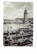 Cpm - Italie - CARBONIA - PIAZZA ROMA - 1960 - Animation Autobus Car Bus église Vélo- Elio Bottoli 130 - Carbonia