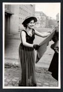 A0327 - Altes Foto Vintage - Sexy Junge Frau Mit Kleid Und Hut - Mode - Fashion