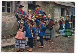USSEL-Folklore"Compagnons De La Joie Au Village"(costumes,coiffe,accordéon,vielle,enfants)-danse " La Polka Piquée " - Ussel