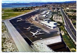 06 NICE ++ L'Aéroport - Vue Prise Vers CAGNES Et ANTIBES ++ - Luchtvaart - Luchthaven