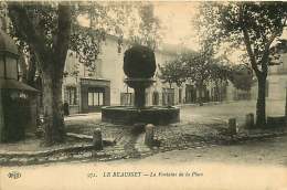 83 - 040217a - LE BEAUSSET - La Fontaine De La Place - Commerce Les Indépendants - Le Beausset