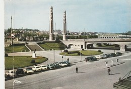 SAINT QUENTIN  02.  AISNE   CPM  PLACE DE LA GARE - Saint Quentin