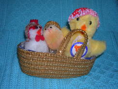 3 PULCINI PELOUCHE IN CESTINO - Cuddly Toys