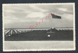 MILITARIA PHOTO TYPE CARTE PHOTO MILITAIRE CIMETIÈRE COURSEULLES S/M CALVADOS PHOTO ISAMBERT PLIE : - Cimetières Militaires