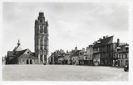 VERNEUIL - ( 27 ) - La Place Et L'Eglise     ( C.P.S.M.-Pt-Ft ) - Le Vaudreuil