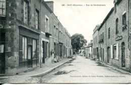 N°33832 -cpa Bais -rue De Ste Gemmes- - Bais