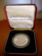 KUWAIT 2 DINARS 1976 SILVER PROOF ON OFFICIAL RED BOX - Kuwait