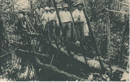 POSTAL DE GUINEA ESPAÑOLA EL GOBERNADOR GENERAL NUÑEZ DE PRADO ATRAVESANDO UN PUENTE (EXPO IBERO-AMERICANA SEVILLA 1929) - Equatoriaal Guinea