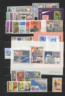 1960/2000 (ca.), STAMPS ON STAMPS, Chiefly U/m Accumulation/collection In Two Stockbooks, Comprising Stamps And... - Andere & Zonder Classificatie