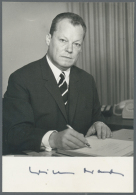 1954/1970 (ca.), Lot Von 8 Versch. Porträt-Fotokarten Mit Den Original-Unterschriften Von Herbert Wehner,... - Autres & Non Classés