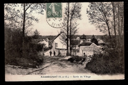 CPA ANCIENNE- FRANCE- MAURECOURT (78)- LA SORTIE DU VILLAGE EN HIVER- ANIMATION GROS PLAN - Maurecourt