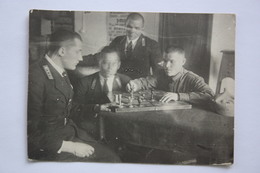 JEU - ECHECS - CHESS - ECHECS. Two Men Playing Chess - Old REAL Soviet PHOTO  1940s - Schaken