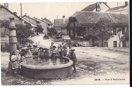 BALLAIGUES: Fontaine Du Village, Enfants, Vue Animée - Ballaigues