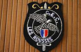 MILITARIA LES ROUSSES C.F.C  JURA ( 39 ) ECUSSON BLASON EN TISSU BRODé: 23é Régiment INFANTERIE C. ENTRAINEMENT COMMANDO - Stoffabzeichen