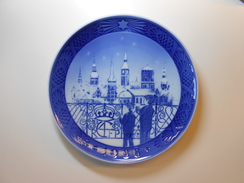 Delcampe - Royal Copenhagen Chrismas Plate 1988 - Chrismas Eve In Copenhagen- 1st. Quality - CHF 56.00 - Royal Copenhagen (DNK)