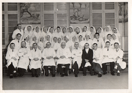 PHOTO 402 - 1945 Hôpital TROUSSEAU à PARIS - Infirmiers -  Infirmières & Docteurs - Photographie G. BOISCONTIER - Lieux