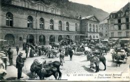 N°38621 -cpa Le Mont Dore -place Michel Bertrand- Marché- - Marchés