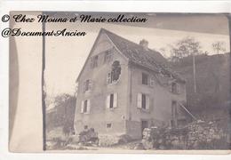 WWI - UNE MAISON CRIBLEE D IMPACTS DE BALLES ET D OBUS VISITEE PAR DES MILITAIRES ALLEMANDS - CARTE PHOTO MILITAIRE - Guerra 1914-18