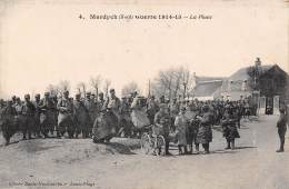 Mardyck   59      La Place.  Groupe De Militaires               (voir Scan) - Andere & Zonder Classificatie