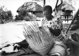 ZAMBIE  ZAMBEZE  A NALOLO: MARIE, FEMME DU VIEUX NICODEME  METIER - Zambie