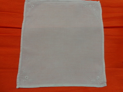 Mouchoir Ou Pochette Brodee Aux 4 Coins - Handkerchiefs